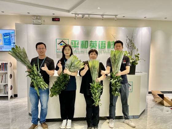學員千里送禮物，平和校園充滿了清香與甜蜜